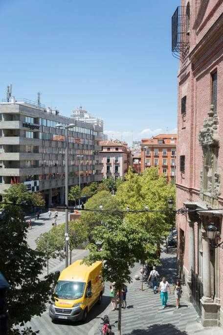 Un Fascinante Estudio En Madrid Centro Buitenkant foto