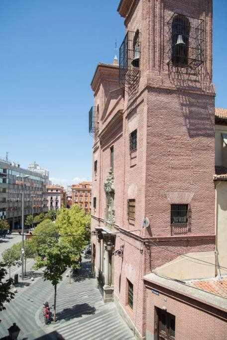 Un Fascinante Estudio En Madrid Centro Buitenkant foto