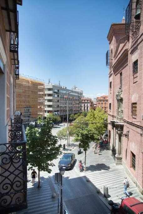 Un Fascinante Estudio En Madrid Centro Buitenkant foto